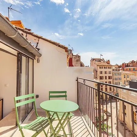 Apartmán With Rooftop View Of Halles *